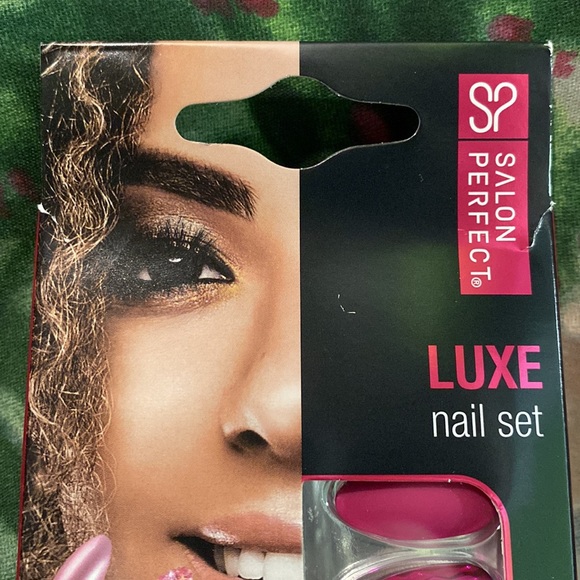 Salon Perfect Luxe Nail set - Picture 3 of 4